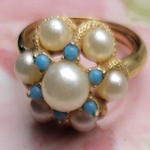 Collectible Avon Vintage Cluster Ring Faux Pearls open size 7 to 8